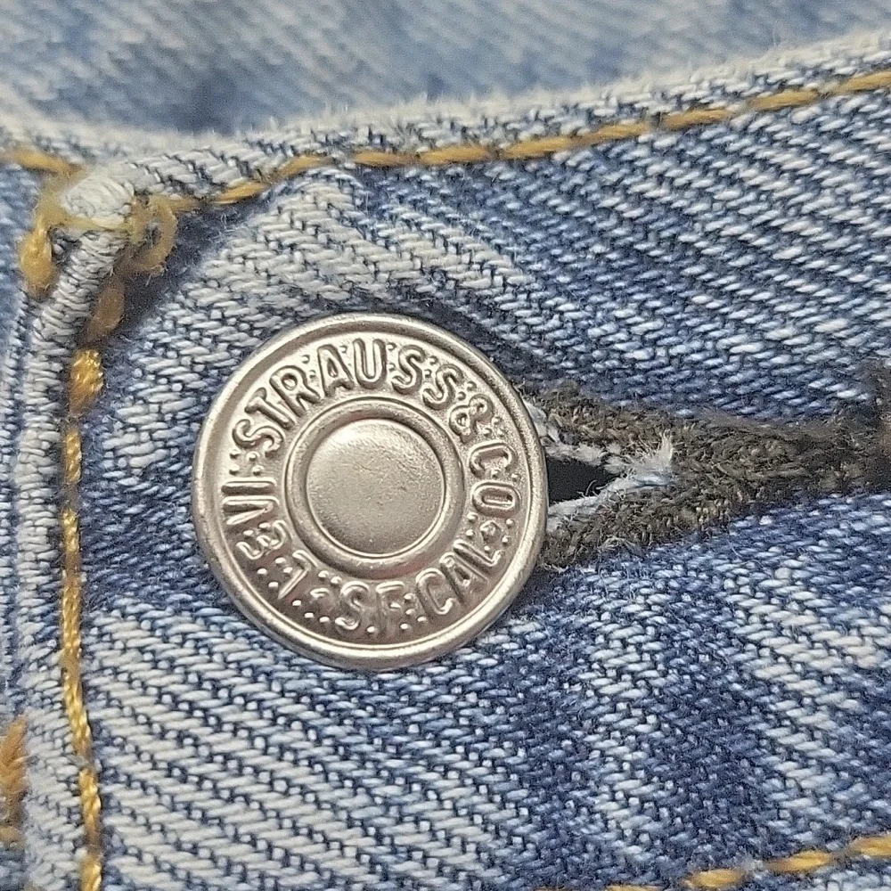 Levis 560 Medium Wash Jeans Men's Size 40 X 28
